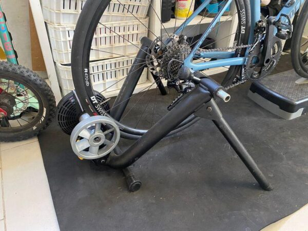 Rodillo Saris M2 Wheel On Smart Trainer - Image 3