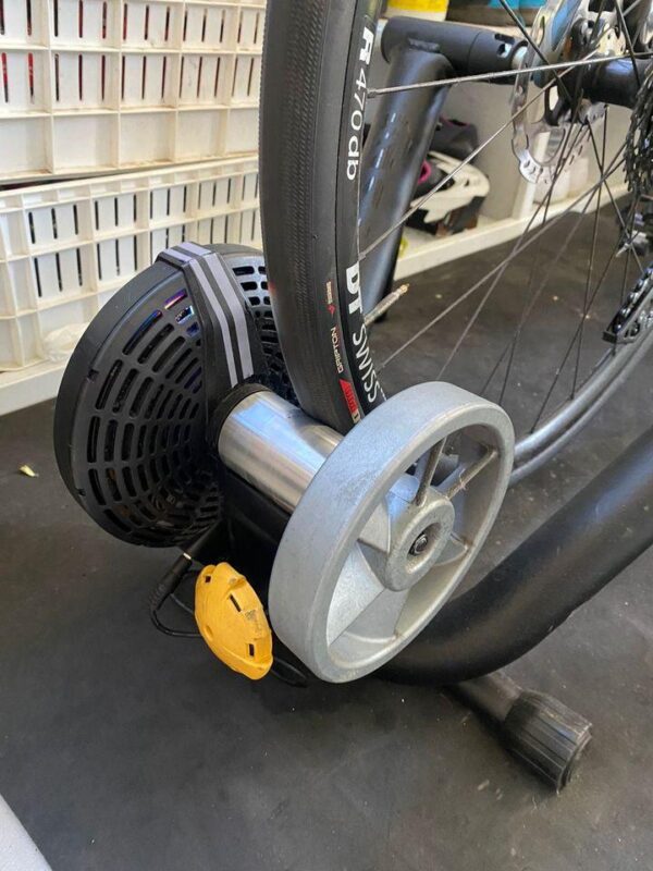 Rodillo Saris M2 Wheel On Smart Trainer - Image 2