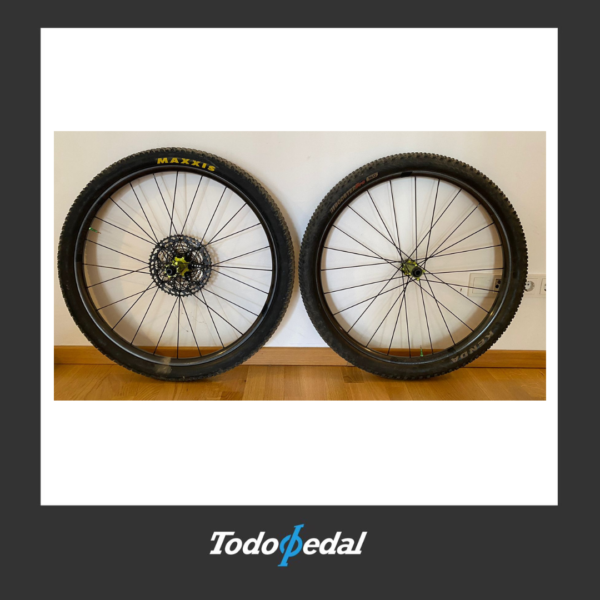 Ruedas Industrynine ultralite 28c